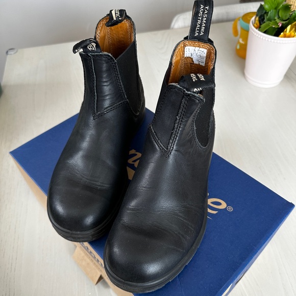Blundstone Shoes - Blundstone 558 boots great used condition, black, USA size 8.